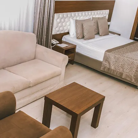 Riviera Hotell 3*